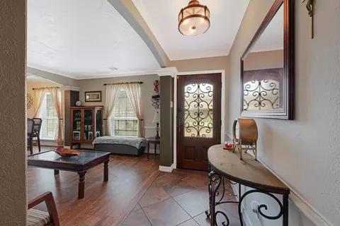 Entry Way - 2218 Cherry Ln, Pasadena, TX 77502 photo 3 of 6