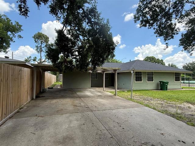 5651 Lyndhurst Dr, Houston, TX 77033