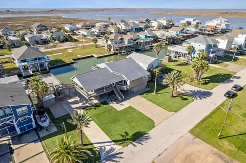 235 Galleon Dr, Freeport, TX 77541