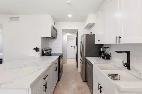 2750 Holly Hall St #1111, Houston, TX 77054