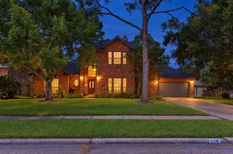 1110 Lake Estates Dr, Sugar Land, TX 77498
