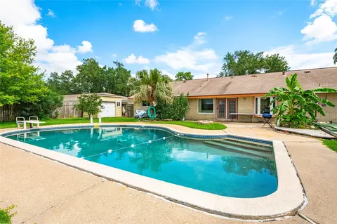 1222 24th Ave N, Texas City, TX 77590