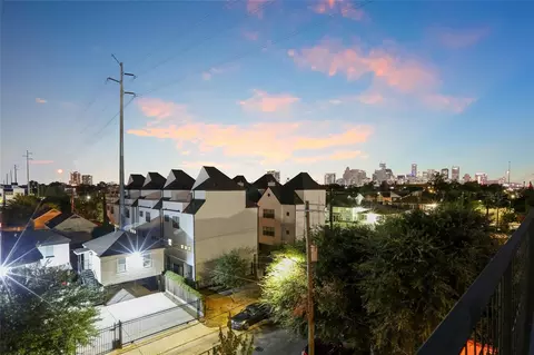 4625 Chartres St, Houston, TX 77004