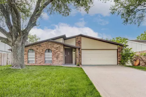 7230 Corta Calle Dr, Houston, TX 77083