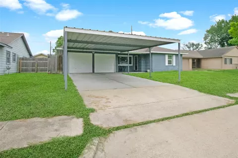 1801 Beusch Dr, Pasadena, TX 77502