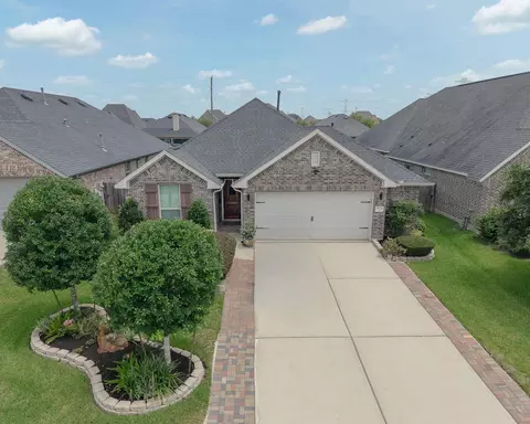 19734 Oakdale Lakes Trl, Richmond, TX 77407