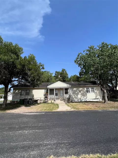 102 S Victoria St, Victoria, TX 77901