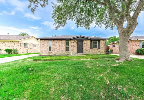4705 Pine St, Seabrook, TX 77586
