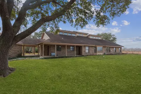 9811 Miner Rd, Highlands, TX 77562