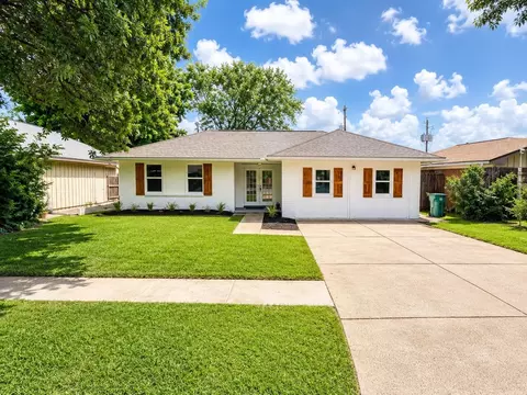 1110 Dunstan Rd, Pasadena, TX 77502