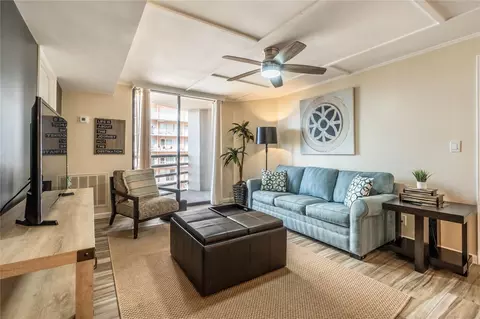 3525 Sage Rd #913, Houston, TX 77056
