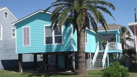 4121 Las Palmas St, Galveston, TX 77554
