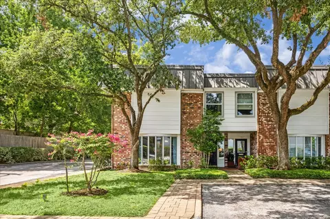 8956 Chatsworth Dr #8956, Houston, TX 77024