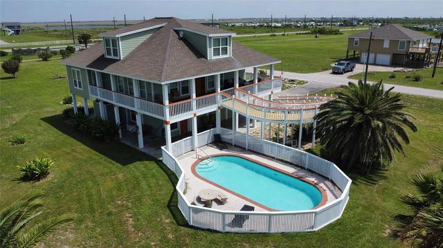 979 Rancho Caribe Dr, Crystal Beach, TX 77650