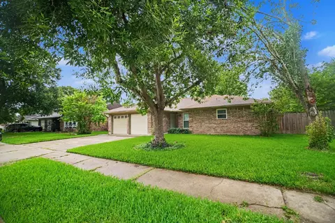 2313 Goodrich St, Pearland, TX 77581
