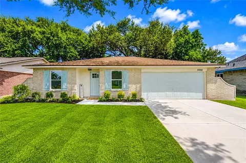 5002 Meadow Place Dr, La Porte, TX 77571
