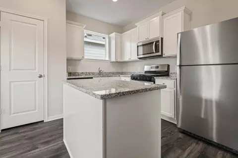 Kitchen - 356 Fastboy Ln, Waller, TX 77484 photo 2 of 5