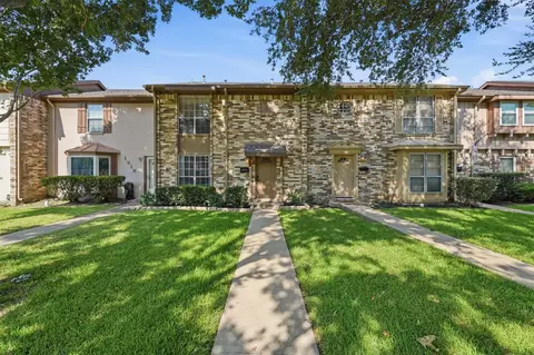1516 S 8th St, La Porte, TX 77571
