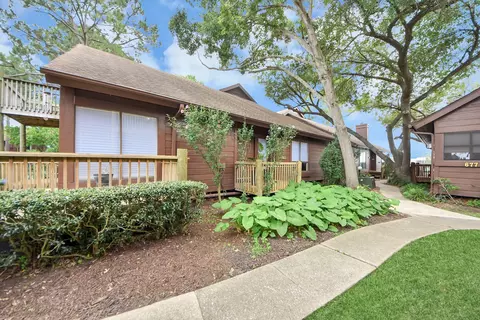 651 Davis Rd, League City, TX 77573
