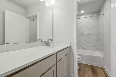 Bath - 402 Elf Owl Ct, Willis, TX 77318 photo 3 of 3