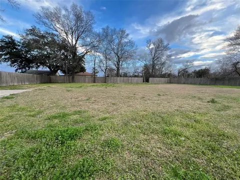 302 N Highway 146, Baytown, TX 77520