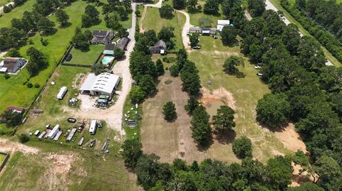 14102 Pinehurst Ln, Magnolia, TX 77354