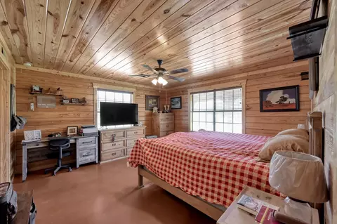 Bedroom - 130 Raleigh Cir, Trinity, TX 75862 photo 2 of 3