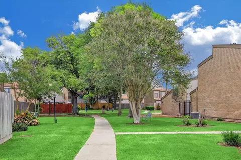 880 Tully Rd #13, Houston, TX 77079