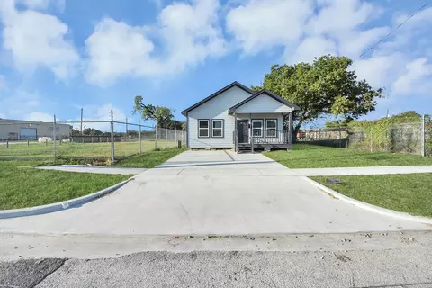 8215 La Porte Rd, Houston, TX 77012