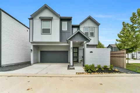 4204 Weathered Oak Dr, Houston, TX 77080