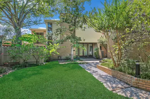 15607 Memorial Dr, Houston, TX 77079