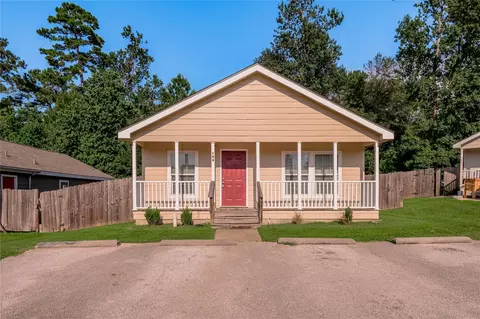 164 Varsity Dr, Huntsville, TX 77340