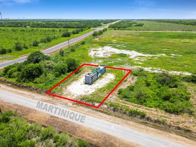 1305 Martinque Ln, Port Bolivar, TX 77650