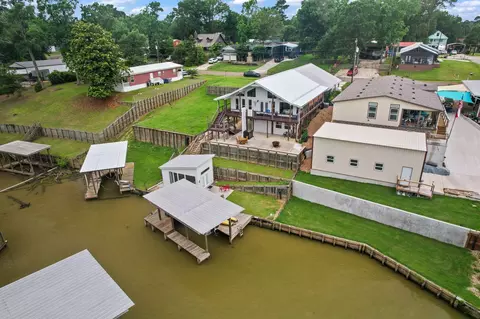 371 E Woodland Shores Dr, Point Blank, TX 77364