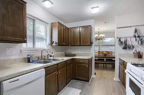 Kitchen - 24127 Spring Day Ln, Spring, TX 77373 photo 1 of 2
