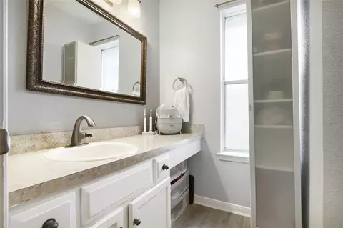 Bath - 24127 Spring Day Ln, Spring, TX 77373 photo 2 of 4