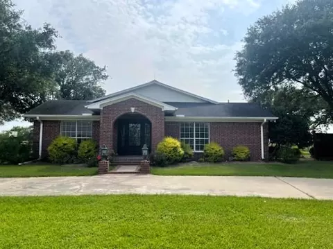 8695 N State Highway 71, El Campo, TX 77437