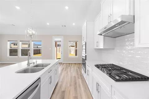 Kitchen - 17681 Rosette Grass Dr, Conroe, TX 77385 photo 7 of 7