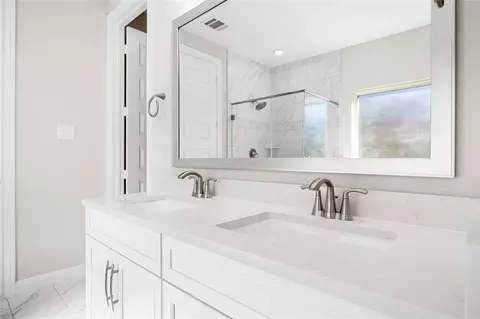 Bath - 17681 Rosette Grass Dr, Conroe, TX 77385 photo 2 of 7
