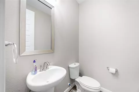 Bath - 17681 Rosette Grass Dr, Conroe, TX 77385 photo 5 of 7