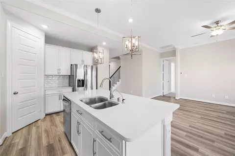 Kitchen - 17681 Rosette Grass Dr, Conroe, TX 77385 photo 4 of 7