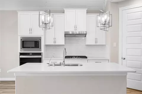 Kitchen - 17681 Rosette Grass Dr, Conroe, TX 77385 photo 3 of 7