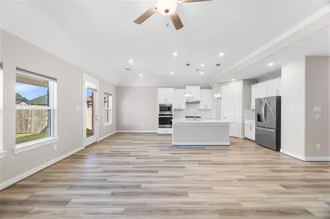 Living - 17681 Rosette Grass Dr, Conroe, TX 77385 photo 2 of 7