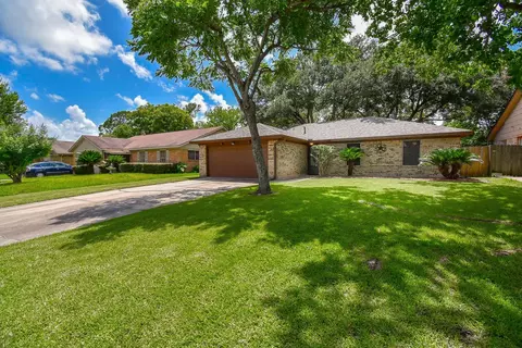 2014 Jones St, Rosenberg, TX 77471