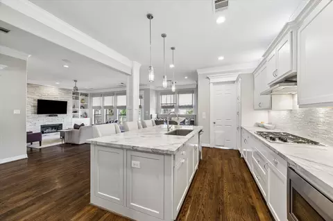 938 Columbia St, Houston, TX 77008