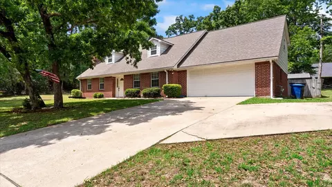 1928 Greentree Dr, Huntsville, TX 77340