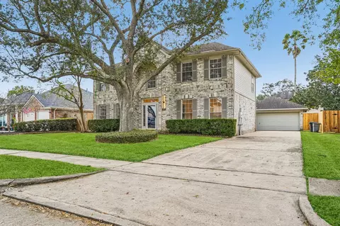 1808 N Mission Cir, Friendswood, TX 77546