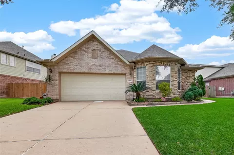 13719 Saxony Dr, Sugar Land, TX 77498