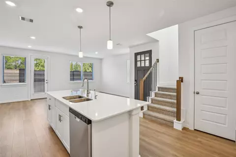 2160 Blue Heron Dr, Kemah, TX 77565