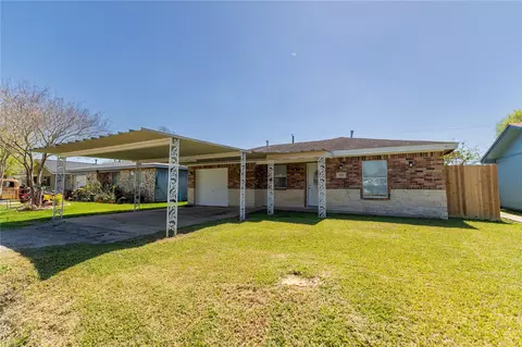 11810 Fieldcrest Dr, La Porte, TX 77571